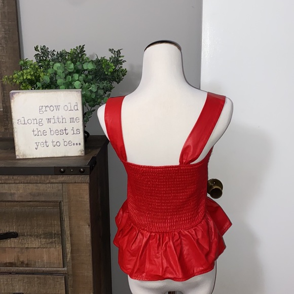 TCEC Faux leather sleeveless peplum red top Excellent preowned condition size M - Picture 3 of 11